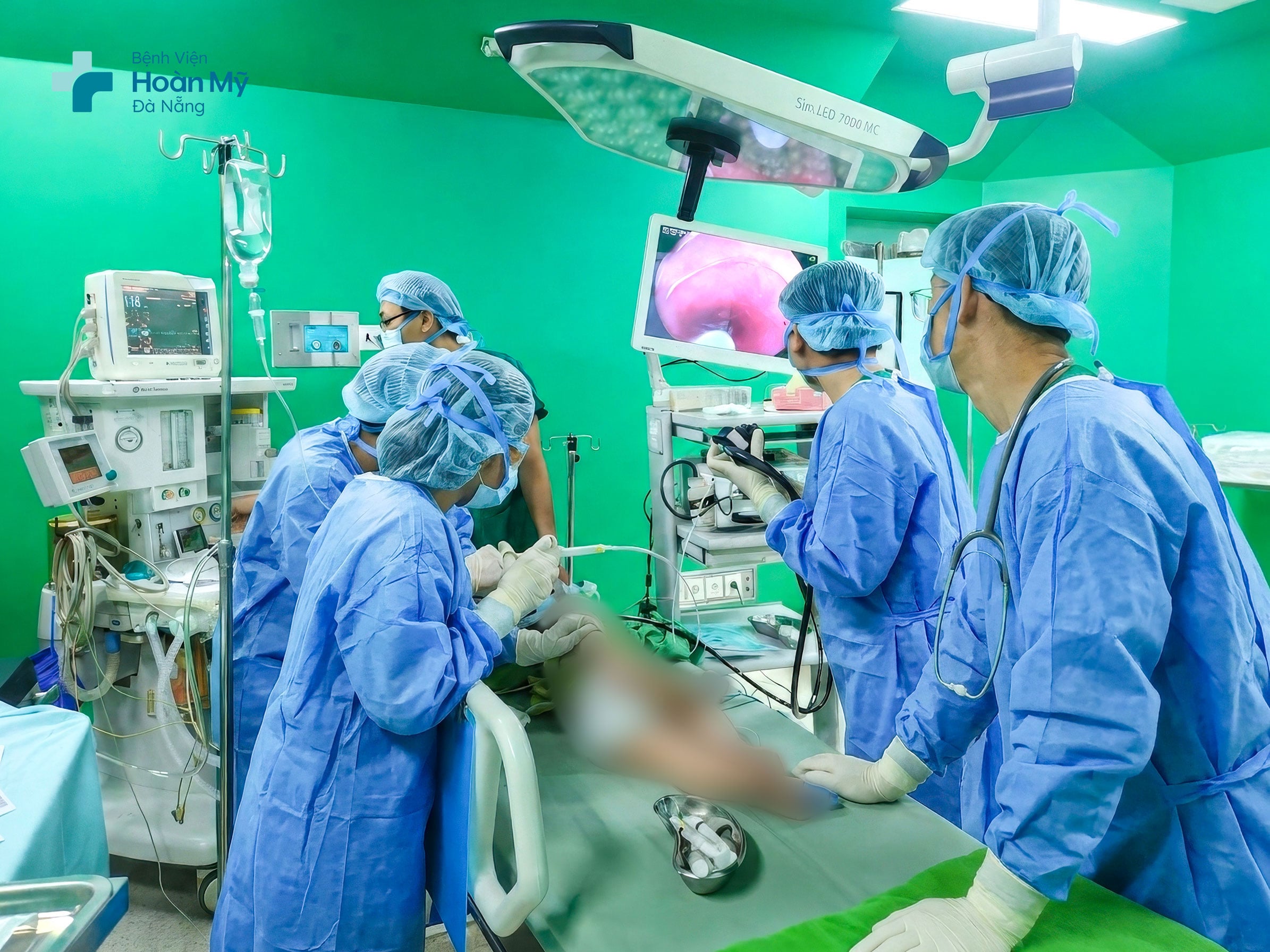 Nội soi cấp cứu lấy khuyên tai sắc nhọn trong thực quản bé 11 tháng tuổi